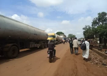Niger State residents protest abductions, block Mokwa-Bida Highway