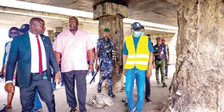 Scavengers strip Lagos bridges, homes in widespread theft