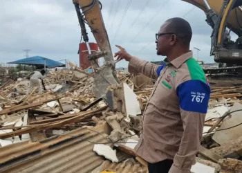 Lagos demolishes shanties after four die in community clash