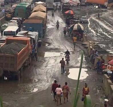 Umahi to inspect Benin-Asaba road over worsening gridlock