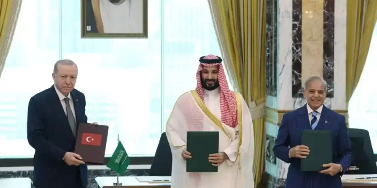 Saudi Arabia, Turkey, Pakistan sign joint defence deal