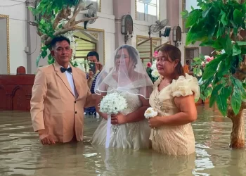 Philippine couple holds wedding in flooded church